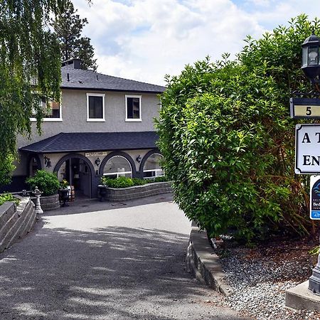 A Touch Of English B&B Kelowna Extérieur photo