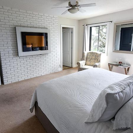 A Touch Of English B&B Kelowna Extérieur photo