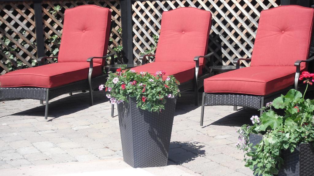 A Touch Of English B&B Kelowna Extérieur photo