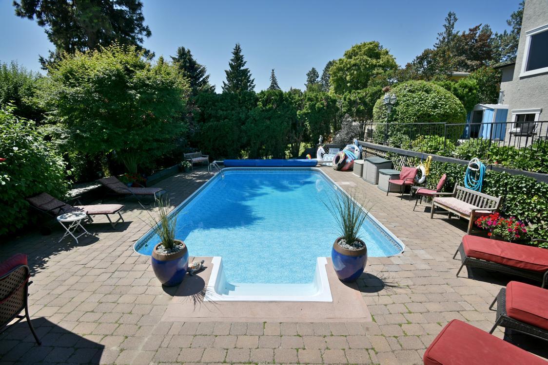 A Touch Of English B&B Kelowna Extérieur photo